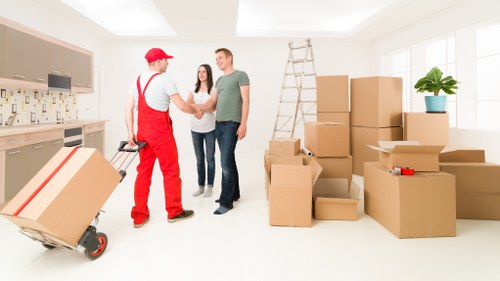 Professional local moving support for homes and businesses in Holland Park